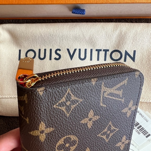 LOUIS VUITTON MONOGRAM ZIPPY WALLET LONG - Picture 5 of 14